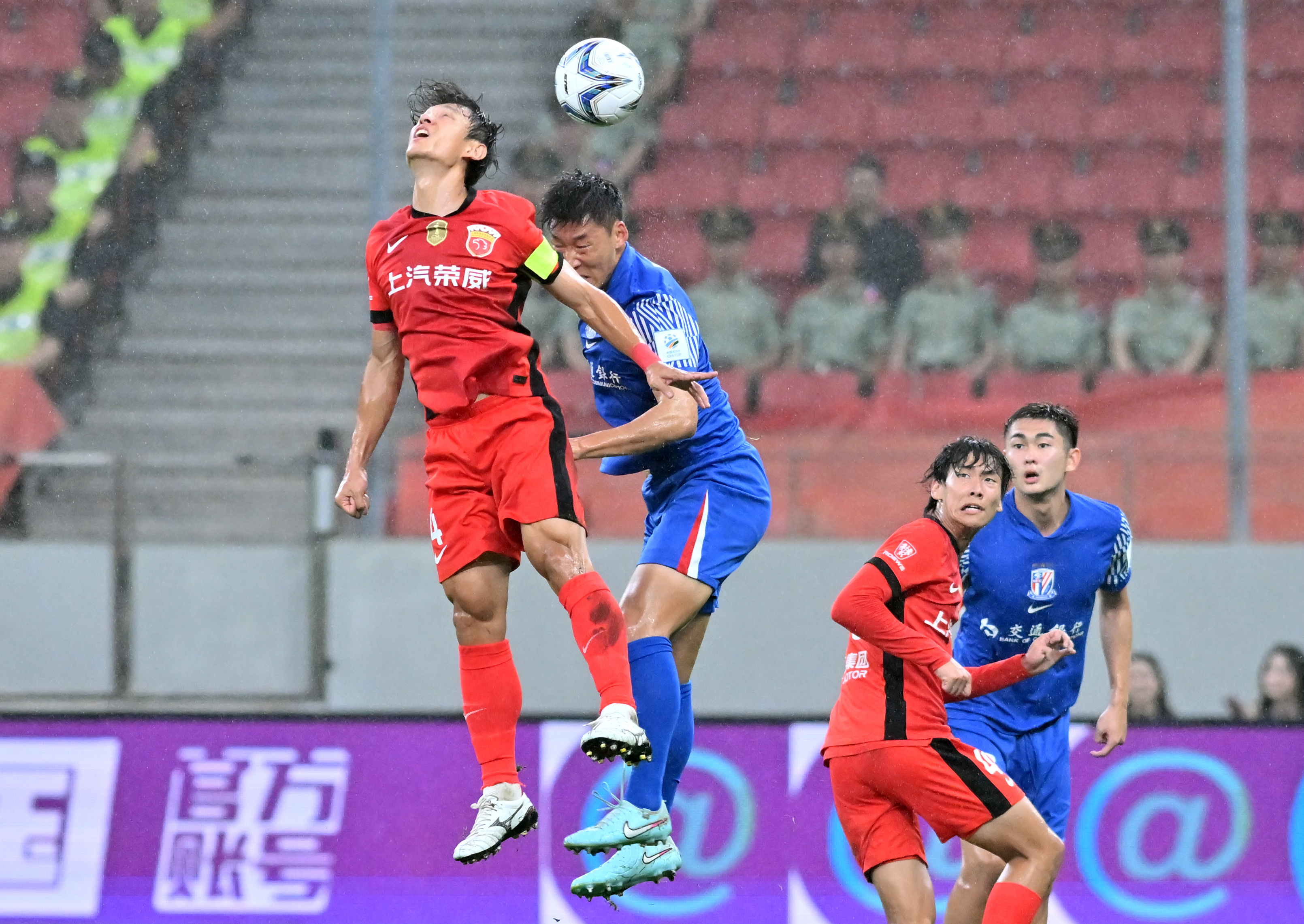 关于转折点！上海申花绝杀压哨，欧超杯国际比赛日攻防权衡，气氛紧张，训练强度明显提升的信息