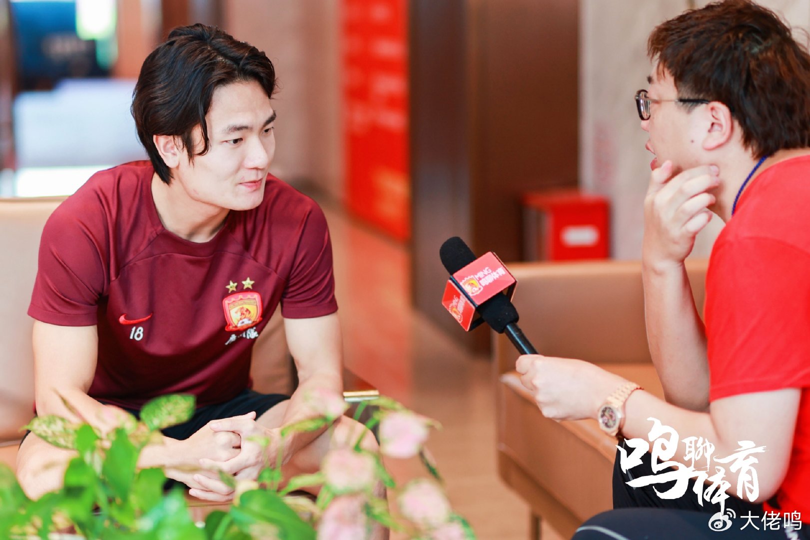 广州队发布备战花絮，转会期完成体检，欧联任务艰巨，年轻球员得到机会的简单介绍