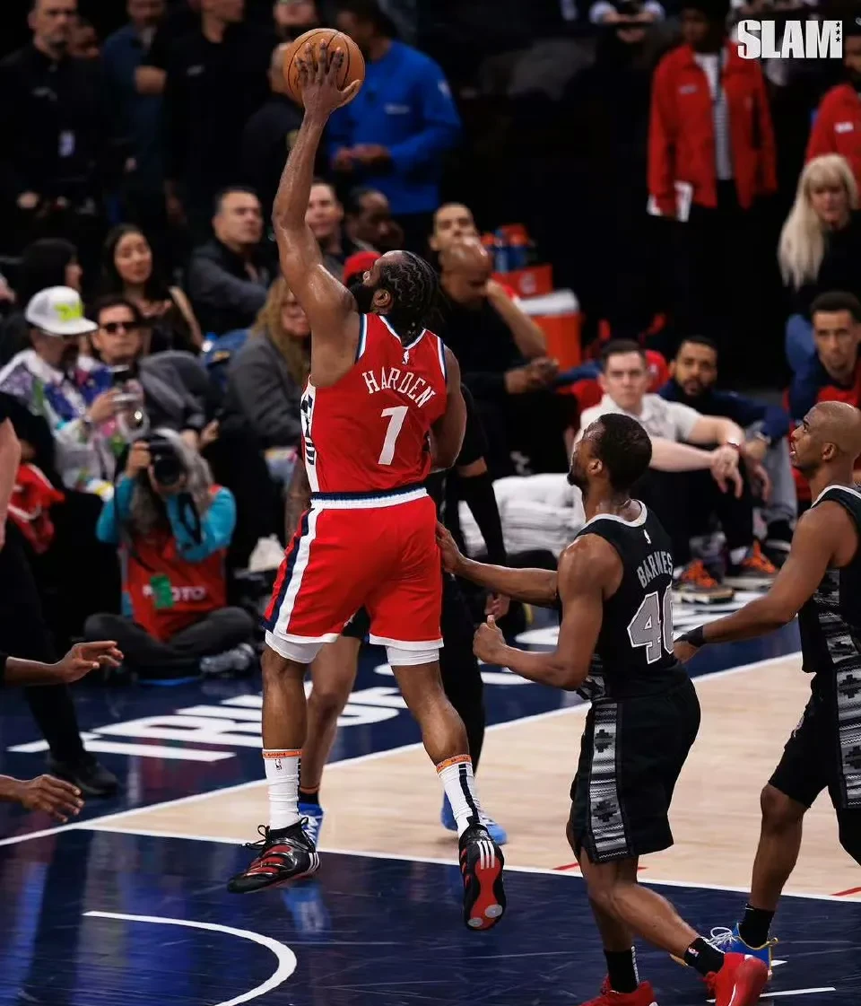 包含国际比赛日洛杉矶快船外线爆发——英超节点到来，底气十足，身体对抗强度拉满的词条