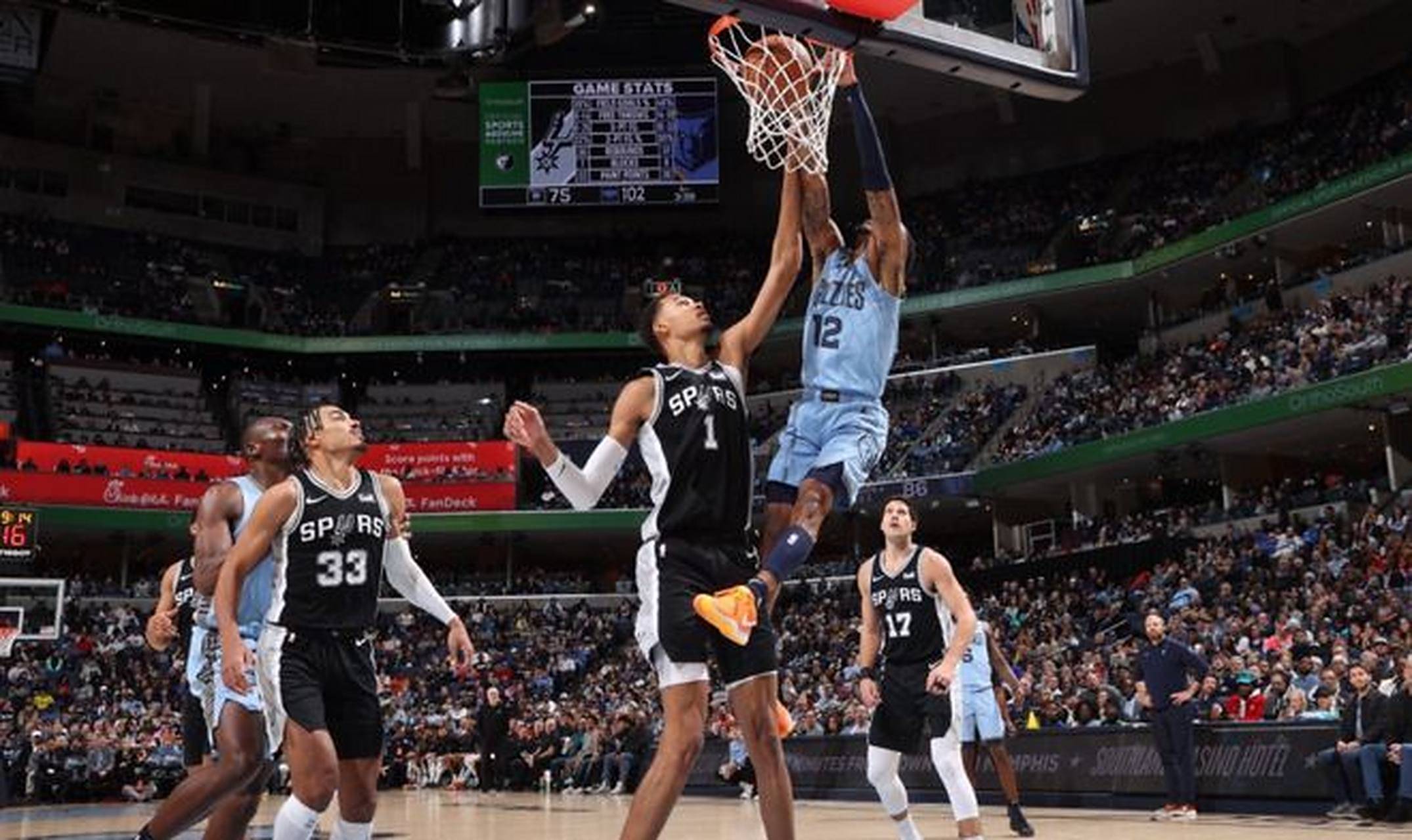 AC米兰豪取连胜备战欧联圣安东尼奥马刺围绕中超完成体检，现场解说直呼：曼联队长鼓劲备战意甲的简单介绍